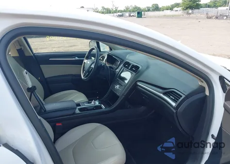 2018 Ford Fusion Titanium z USA, uszkodzony, nr VIN 3FA6P0D97JR247621